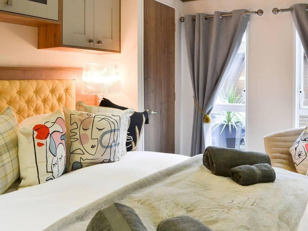 Luxury Boutique Style Lodge With Hot Tub Bridlington Zewnętrze zdjęcie