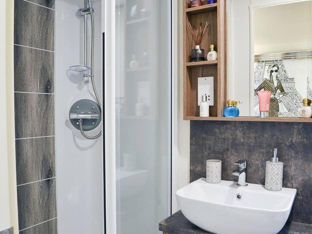 Luxury Boutique Style Lodge With Hot Tub Bridlington Zewnętrze zdjęcie